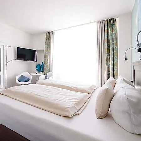 Kaspar Garni Hotel 3*