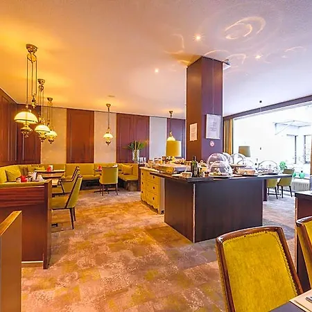 Kaspar Garni Hotel 3*