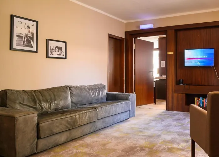 Kaspar Garni 3* Siegburg